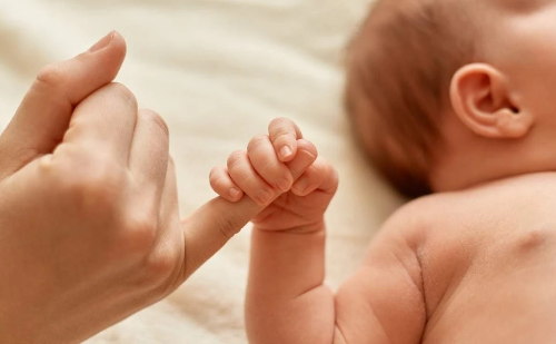 Licença-paternidade será ampliada até 2031 com novo modelo de custeio