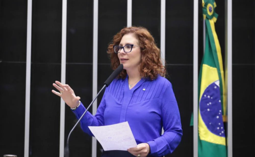 Defesa de Zambelli alega motivação política e critica atuação de juiz italiano