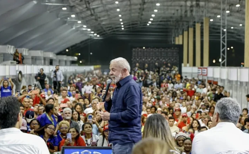Com agenda intensa, Lula amplia viagens e discursos e levanta críticas da oposição