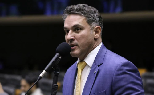 Deputados querem anular decreto que amplia atuação de Janja no Planalto