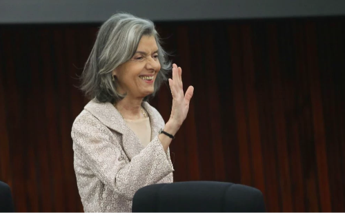 Cármen Lúcia avalia deixar o STF antes da aposentadoria compulsória