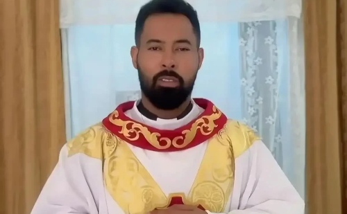 Padre é flagrado com noiva de fiel em casa paroquial de MT